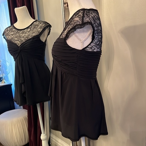 BCBGMAXAZRIA Black Silk and Lace Top Size 4 - Picture 3 of 11